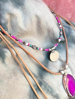 COLLAR AGATA FUCSIA