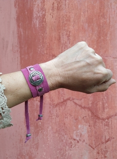PULSERA ANCHA FUCSIA - comprar online
