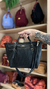 LIA - BOLSA COURO MÉDIA TEXTURA FURADA PRETO - comprar online