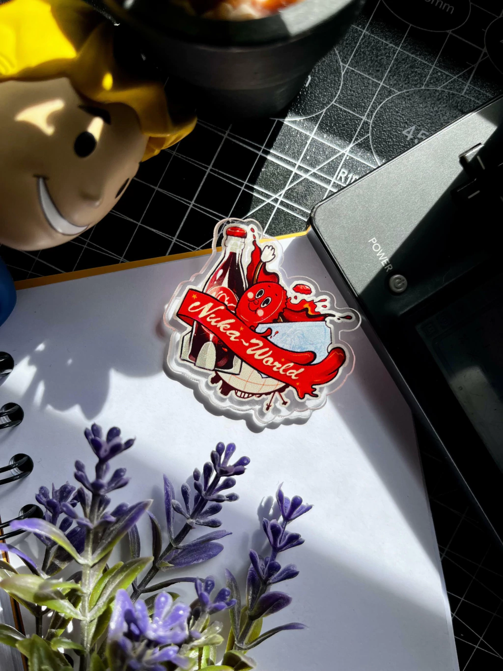 Pin de acrílico - Greeting from Nuka-World!