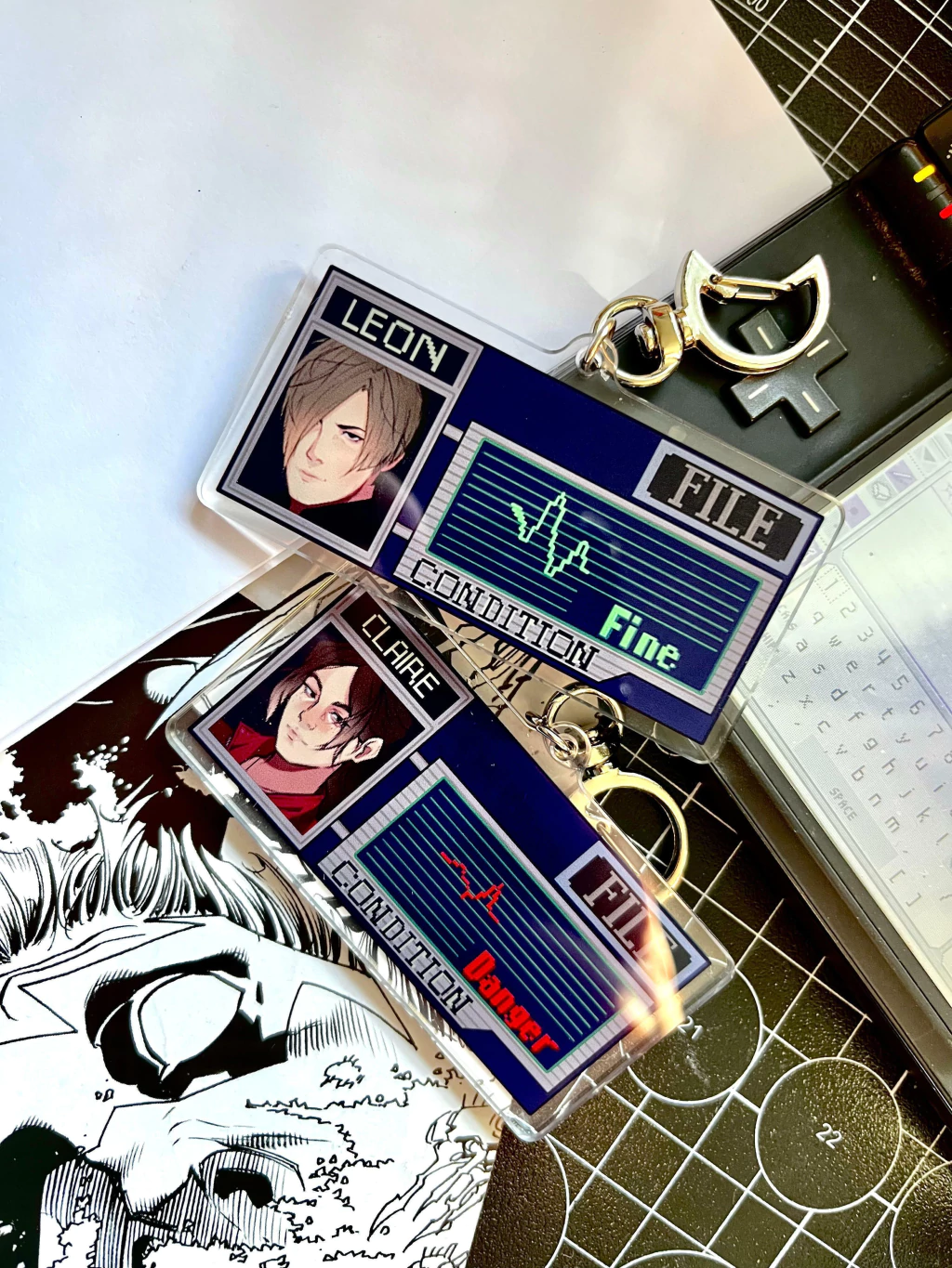 Chaveiros e bottons Resident Evil 2 - Leon e Claire