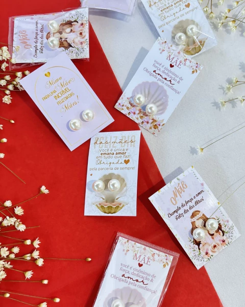 Cartão Dia das Mães com Brinco Pérola Personalizado (Bijouteria) Postal
