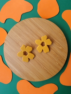 Brinco Flor Amarelo Ocre - Orgânika