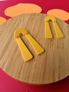 Brinco Arco Amarelo Ocre - Orgânika - comprar online