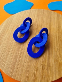 Brinco Elos Azul Royal - Orgânika - Orgânika Acessórios - peças coloridas feitas à mão, leves e antialérgicas