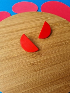 Brinco Meia Lua Vermelho Escarlate - Orgânika - comprar online