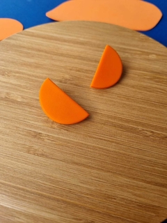 Brinco Meia Lua Laranja Tangerina - Orgânika - comprar online