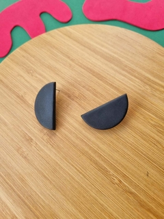 Brinco Meia Lua Preto - Orgânika - comprar online