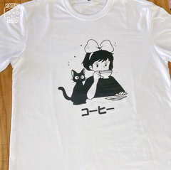 Camiseta Kiki e Jiji コーヒー