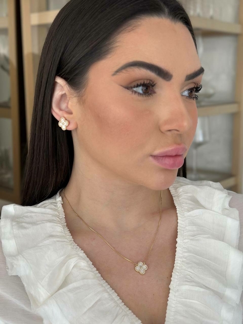 Conjunto trevo perolado