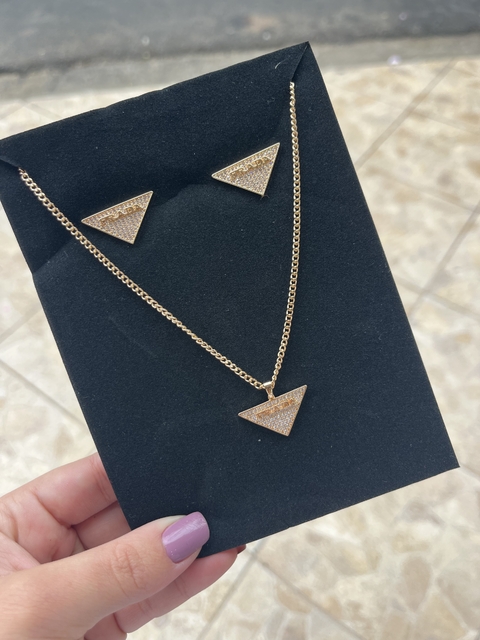 Conjunto prada dourado