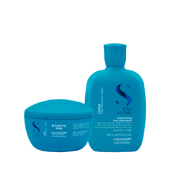 Conjunto de productos Semi Di Lino Curls: champú de 250ml y mascarilla de 200ml, ambos en envases azules.