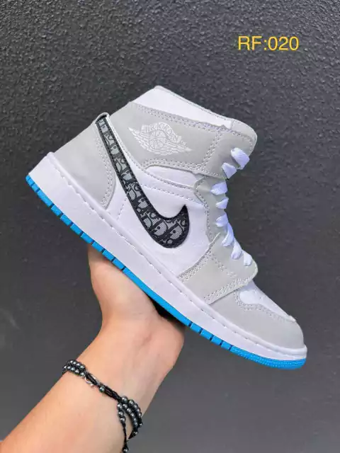 NIKE JORDAN 1