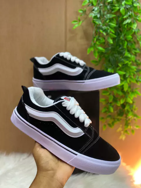 VANS KNU