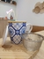 Caneca de porcelana azul hexágono na internet