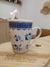 Caneca de porcelana rosa claro e flores azul - comprar online
