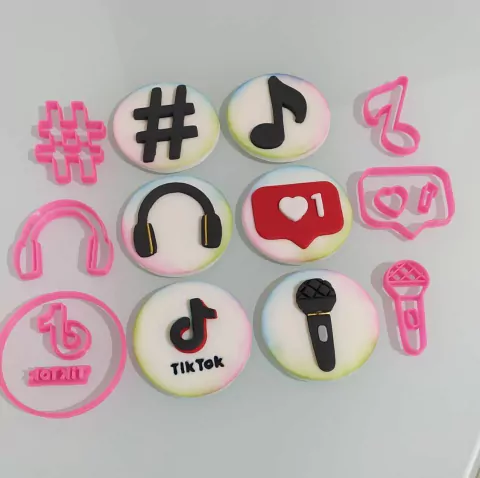 C03 CORTADORES TIK TOK 5,5CM 028