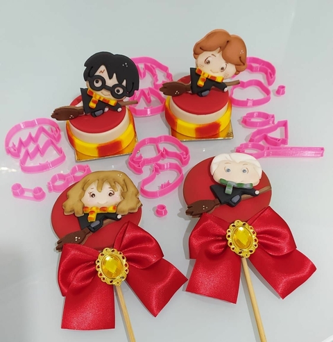C136 KIT HARRY POTTER NA VASSOURA 6CM 033