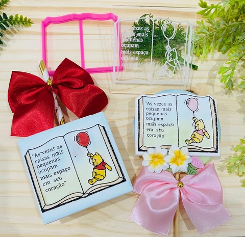 1TQ29 URSINHO POOH CORTADOR LIVRO 8X8CM 0015