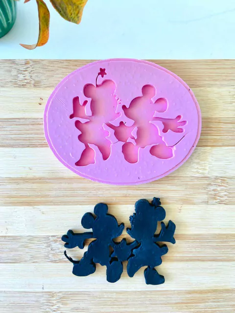 MS136 SILHUETAS MICKEY E MINNIE 7CM 0012