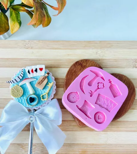 MS88 MOLDE ALICE NO PAÍS DAS MARAVILHAS 7CM 0014