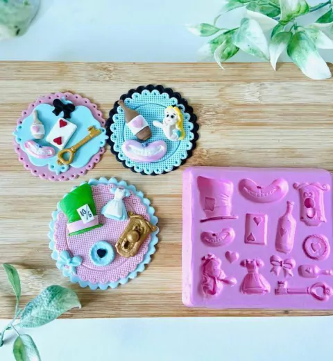 MS352 MOLDE ALICE 10CM 0028