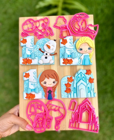 C514 KIT CORTADORES COMPLETO FROZEN CASTELO ANA, ELSA E OLAF 7,8CM 0067