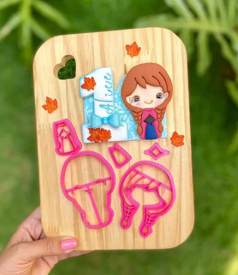 C516 CORTADOR ANA DA FROZEN 7,8CM