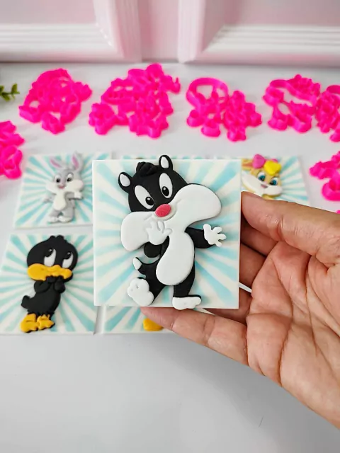 C564 FRAJOLA DO LOONEY TUNES 7,8CM 0015