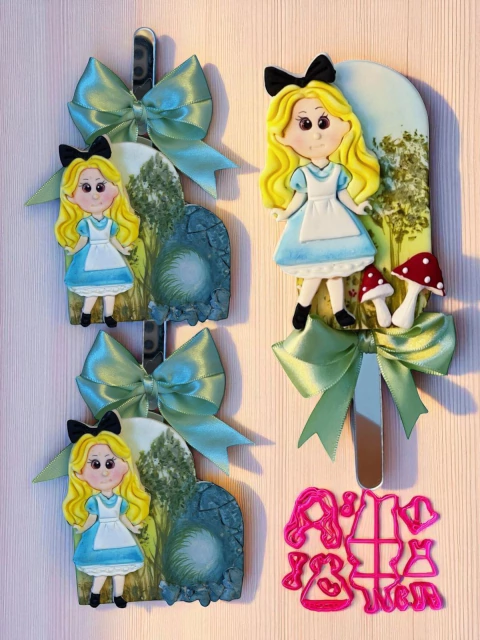 C790 ALICE NO PAÍS DAS MARAVILHAS 8CM 0024 - comprar online