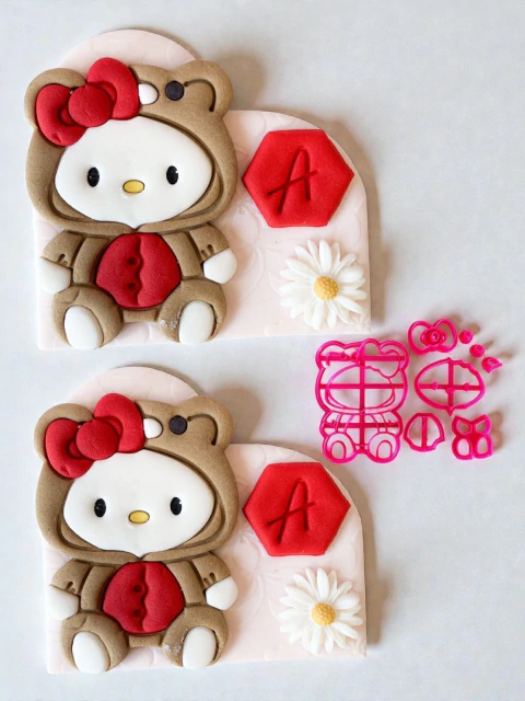 C787 HELLO KITTY DE MACACÃO 8CM 0019