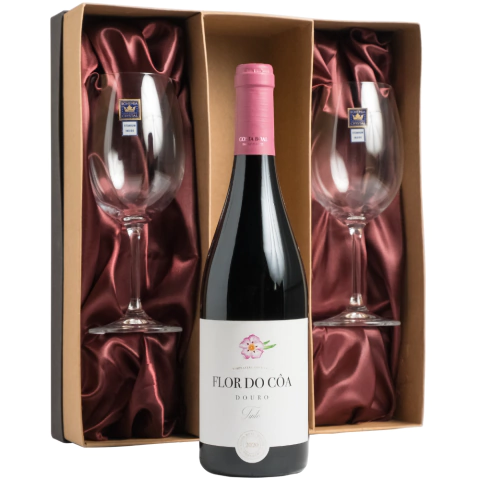 Kit de Natal com uma garrafa de vinho tinto Flor do Côa e duas taças de cristal Bohemia em caixa com forro de cetim vermelho