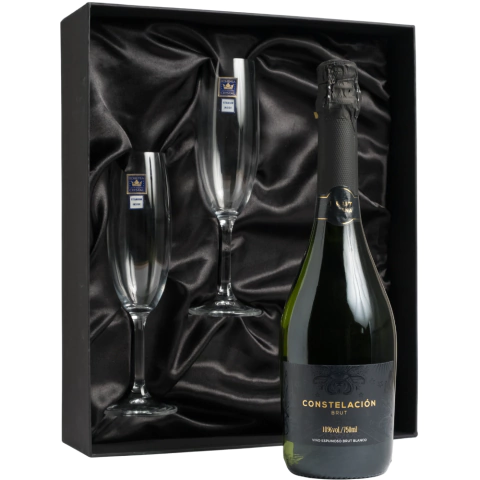 Kit de Natal com uma garrafa de espumante Constelación Brut e duas taças de cristal Bohemia em caixa preta com forro de cetim preto