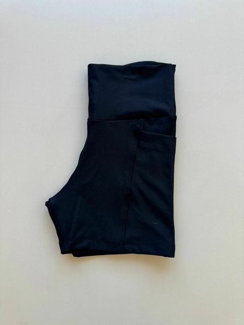 Short Básico com Bolso- Preto