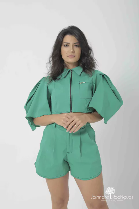 Cropped com manga bufante