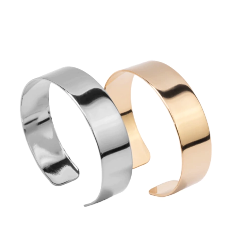 Bracelete metalizado com acabamento liso