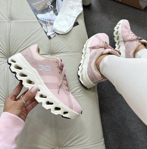 Tênis On Cloud rosa - comprar online