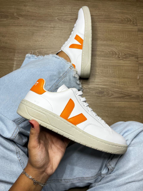 Tênis Veja laranja - comprar online