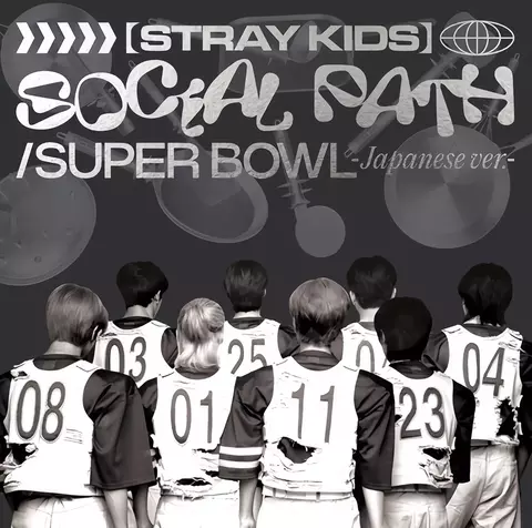 STRAY KIDS 1 EP IN JAPAN - [SOCIAL PATH (FEAT. LISA)/SUPER BOWL - JAPANESE VER.] (REGULAR EDITION) PRONTA ENTREGA