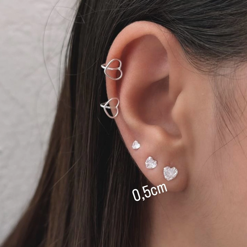 Brinco de Zircônia em Coração 0,5 cm - Prata 925 com Elegância Compacta