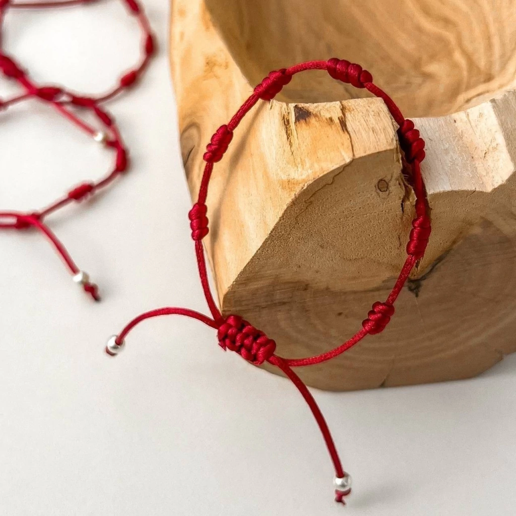 Pulseira Vermelha 7 Nós com Bolinha em Prata 925