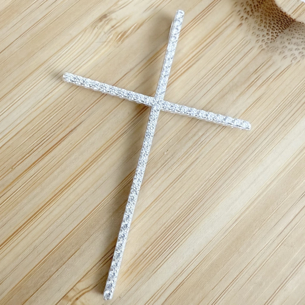 Pingente Crucifixo Todo Cravejado com Zircônia - Prata 925, 6,1 cm x 4,1 cm