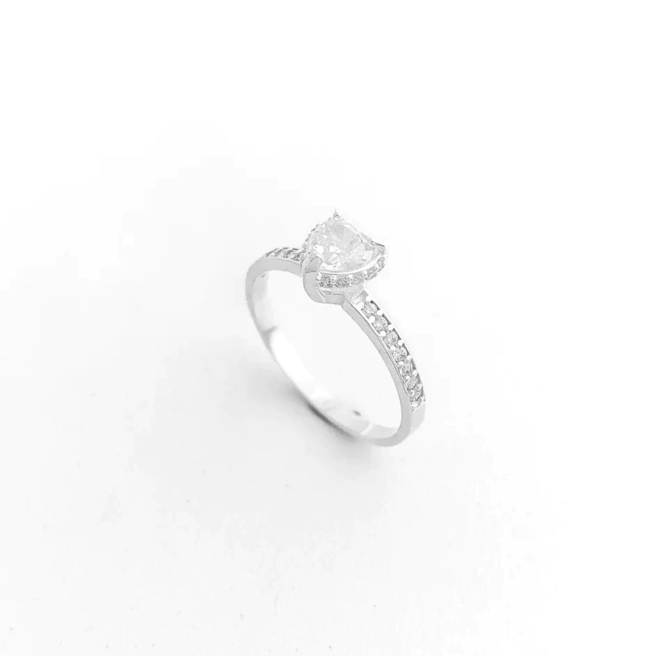 Anel de Coração em Prata 925 com Zircônias Brancas - Elegância e Delicadeza
