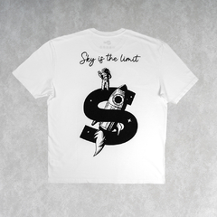 Camiseta Oversized Sky is the Limit na internet
