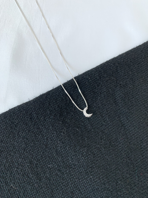 Colar feminino mini lua cravejada prata 925