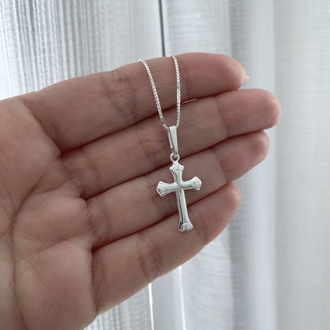 Colar masculino pingente cruz detalhada prata 925
