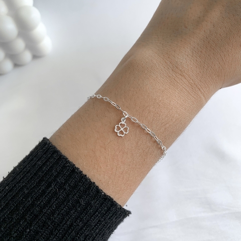 Pulseira feminina pingente trevo vazado prata 925