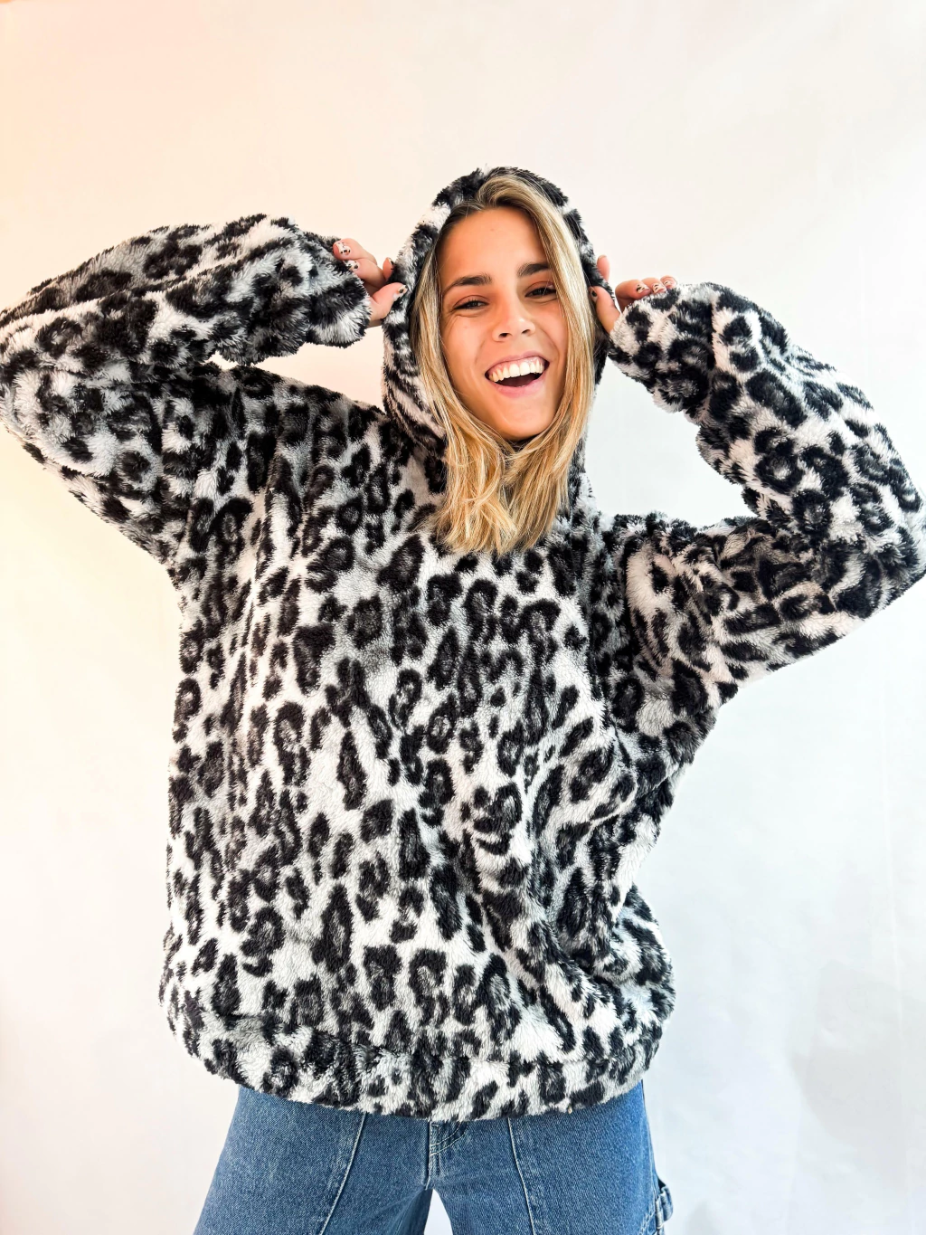 BUZO OVERSIZE GENOVA PELUCHE ESTAMPADO