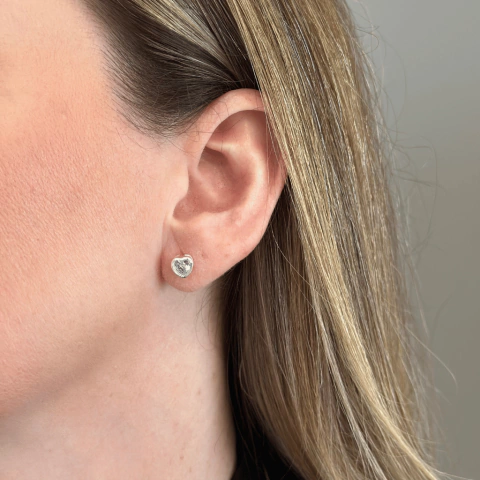 BRINCO CORAÇÃO DE ZIRCONIA LETICIA PRATA - comprar online