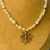 Colar Lirio perolas com coral metal - comprar online